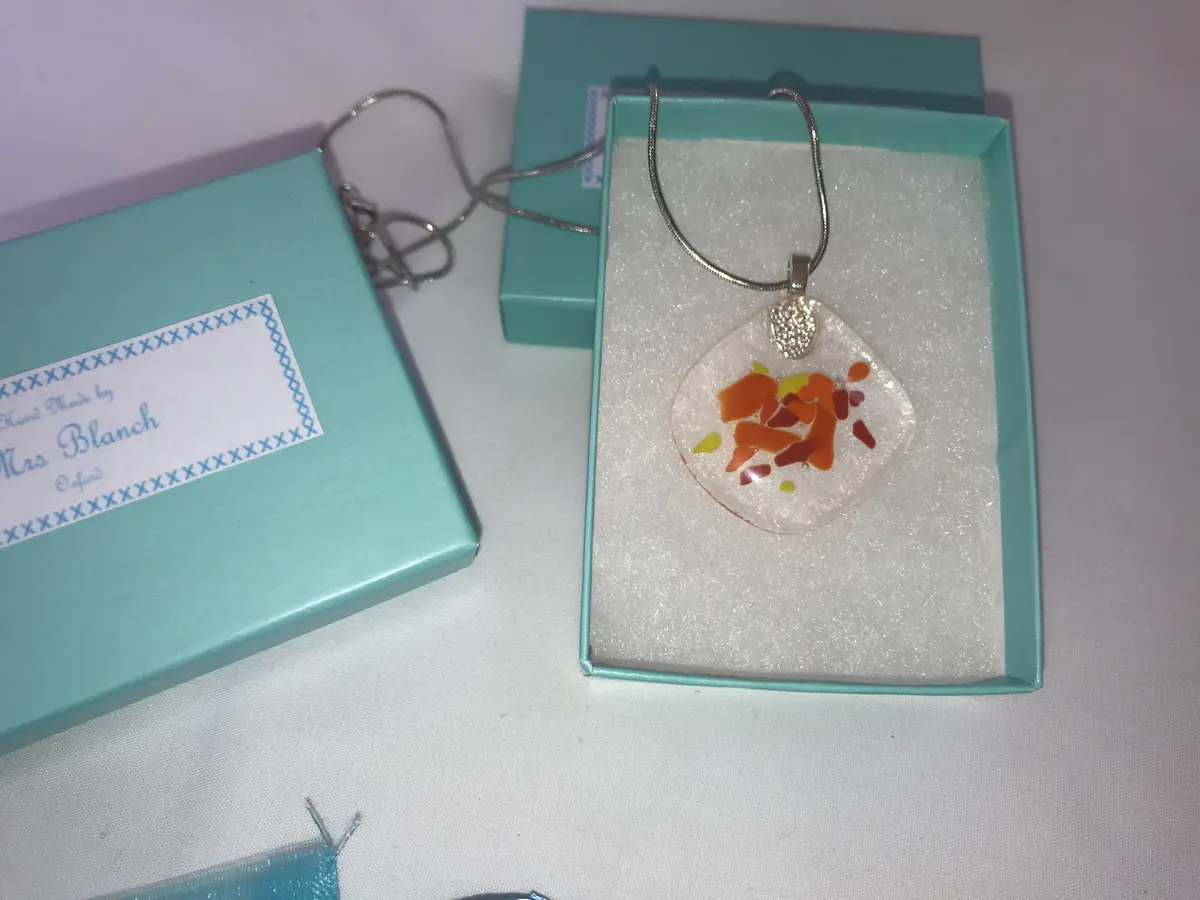 Orange/yellow on Transparent P014