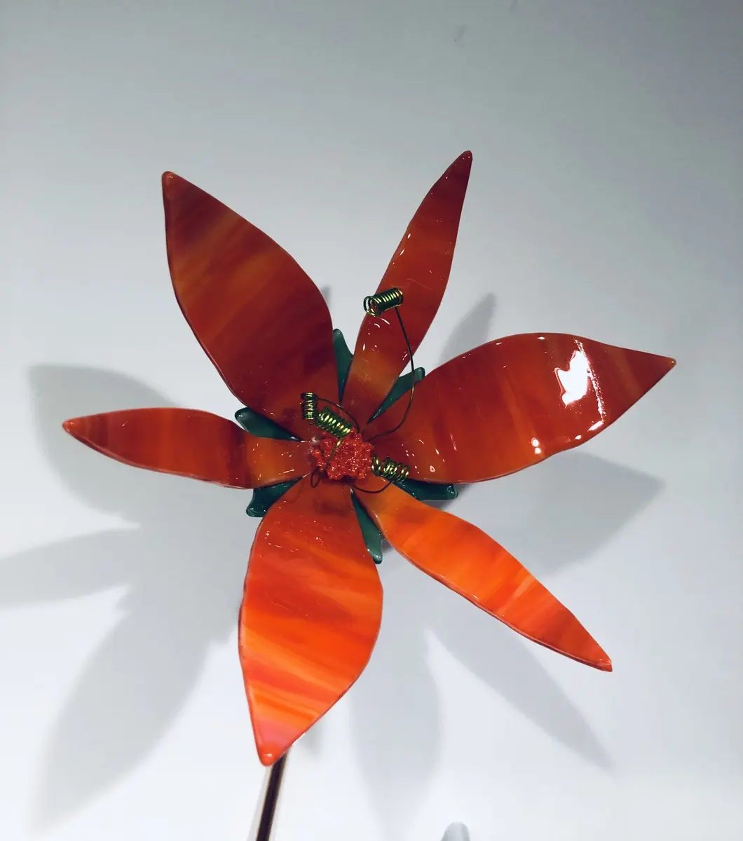 Mini red/white streaky lily on copper stem. Outdoor garden art. Stem approx 50cm. Lily head approx 15cm x 10cm £45.00.