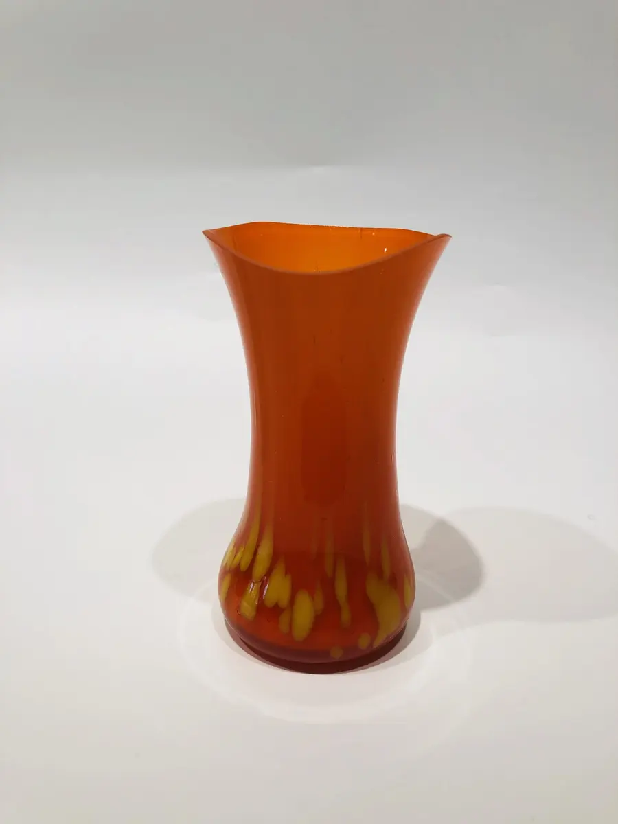Orange glass vase approx 10cm tall £50.00.