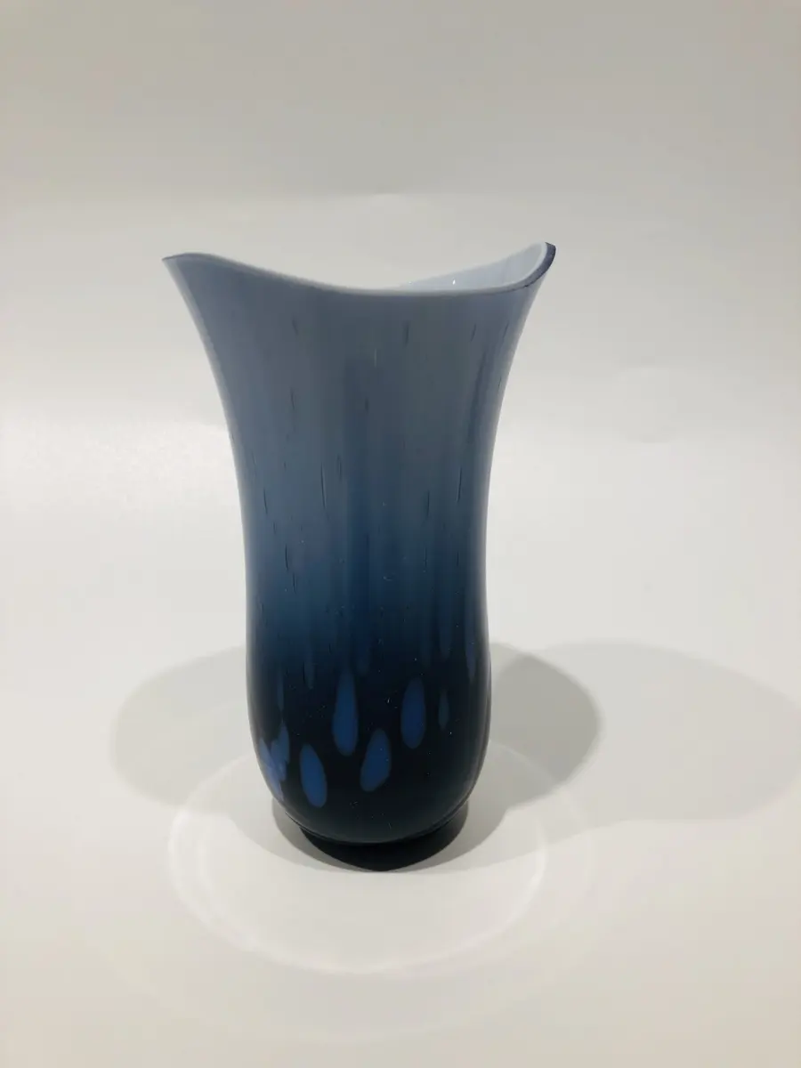 Midnight blue glass vase approx 10cm tall £50.00.