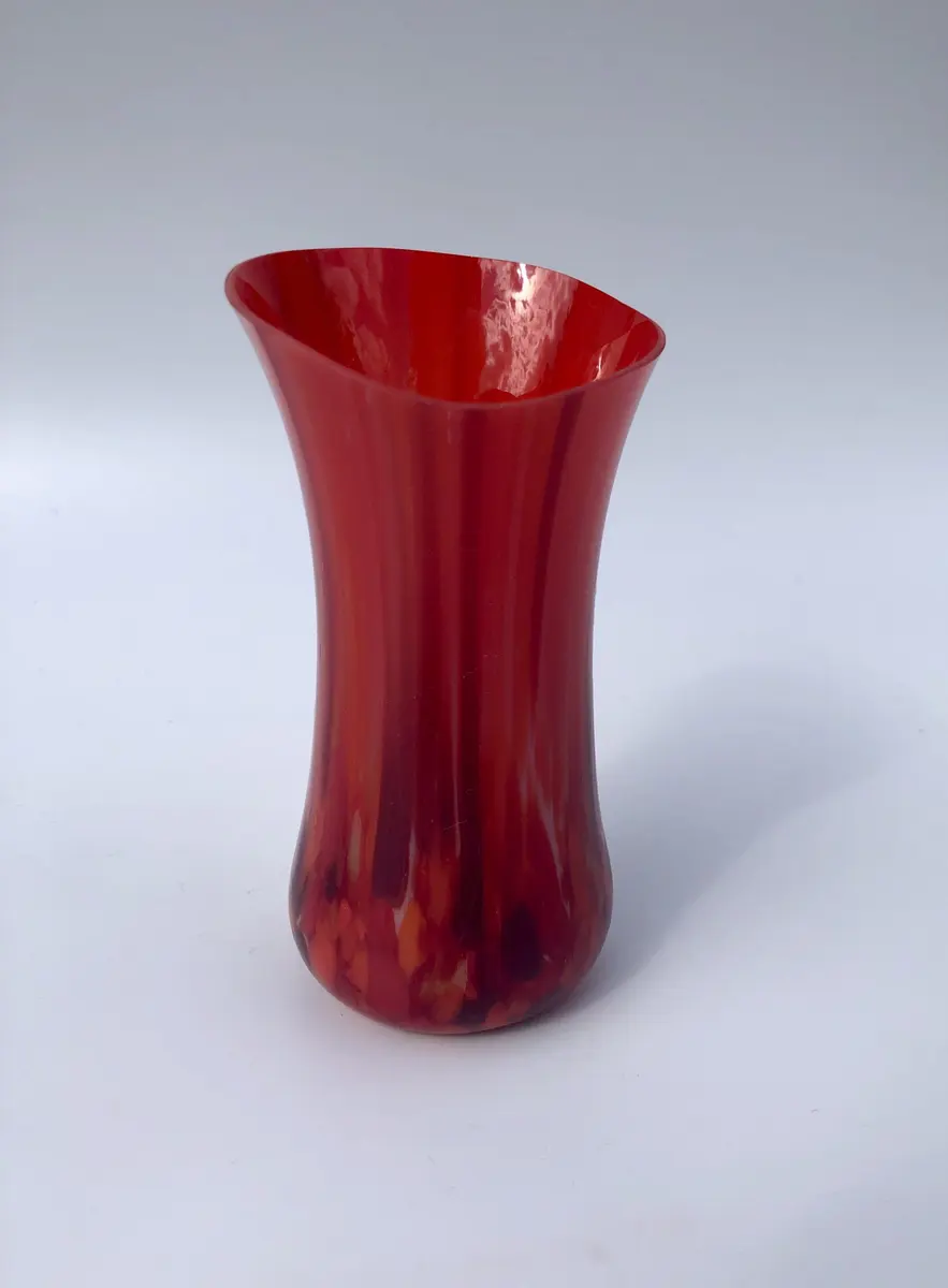 Red "drop out vase" approx 12 cm high. £50.00.