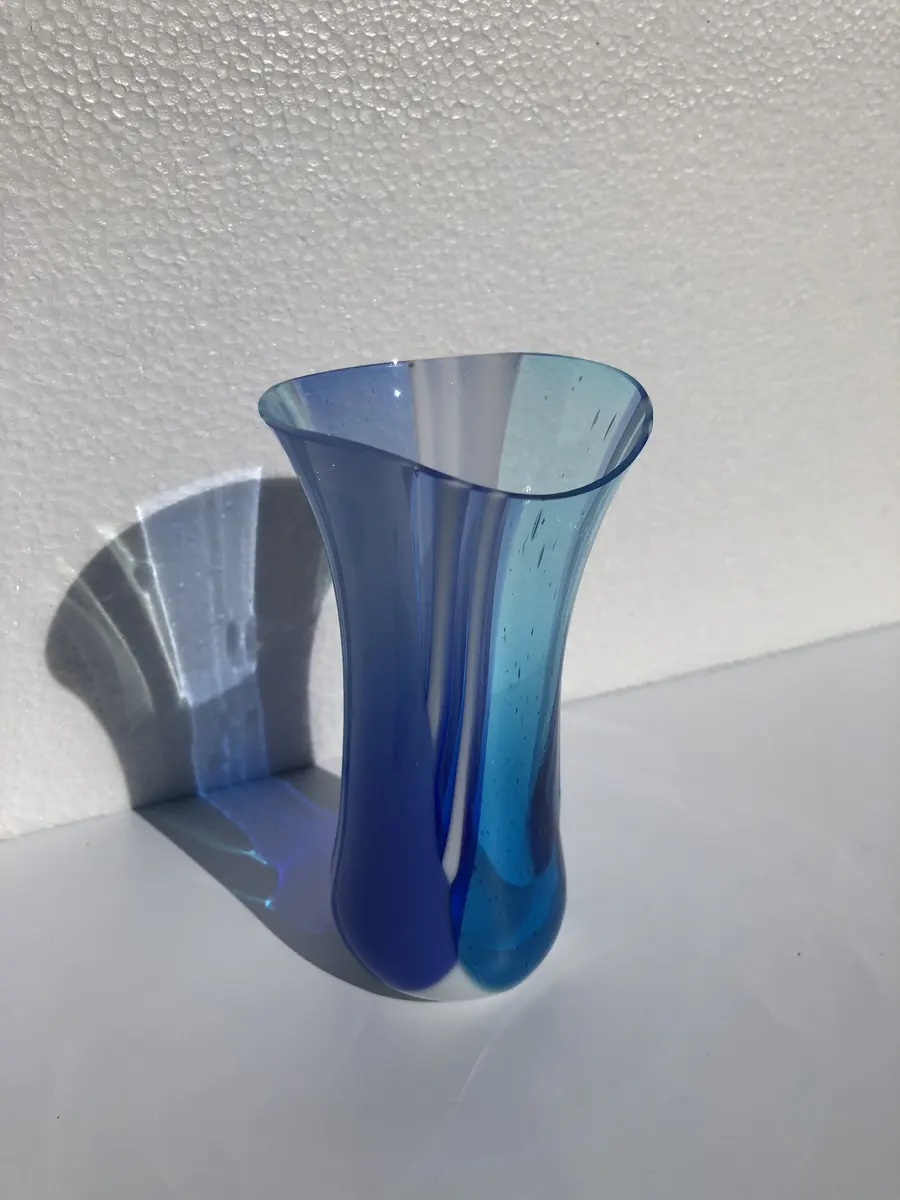 Small bud vase approx 12.5cm SOLD