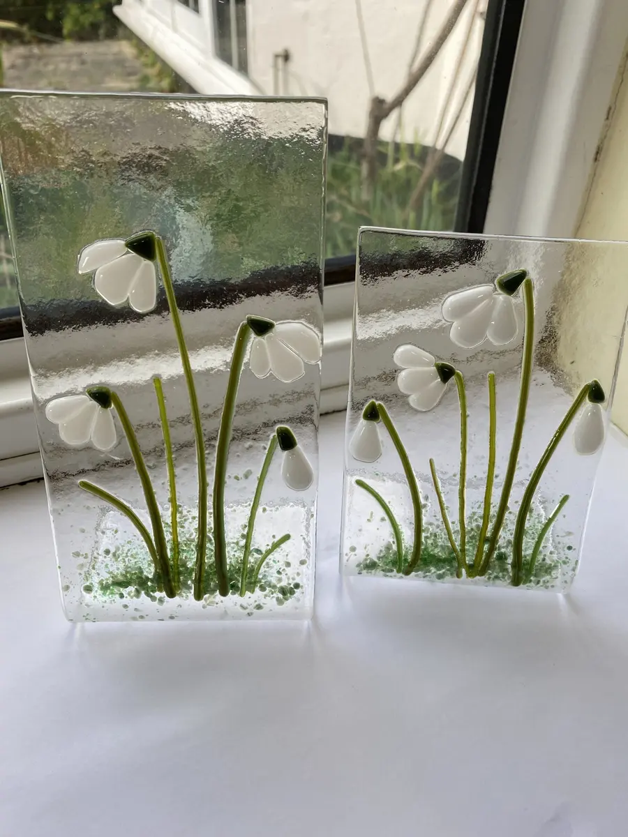 Snowdrops on their own stands. Larger one is 16cm x 8cm £35.00. Smaller one is 12cm x 8cm £28.00.