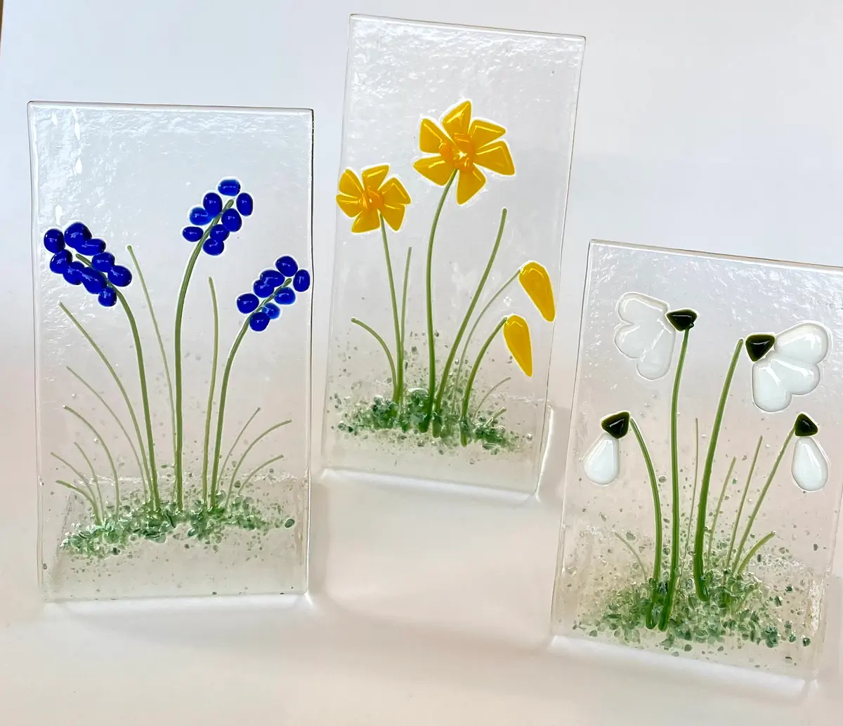 Stand Up Flower Pictures. These pictures have their own glass base and are freestanding. They come in large (approx 16cm x 8cm with a 5cm base) £35.00 and medium (approx 12cm x 8cm with a 5cm base) £28.00. The options are Mascari, Daffodils,Snowdrops and Poppies.